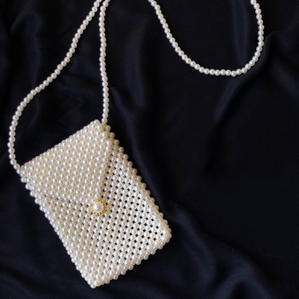 🎉 HP🎉NEW Beaded Crossbody Bag